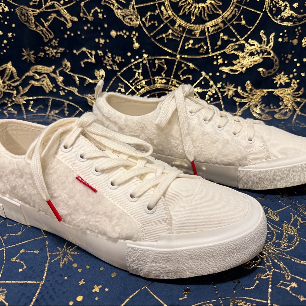 Levi's White Sherpa Plush Canvas Casual Cozy Low Top Lace Up Sneakers Size 9 - Picture 2 of 11